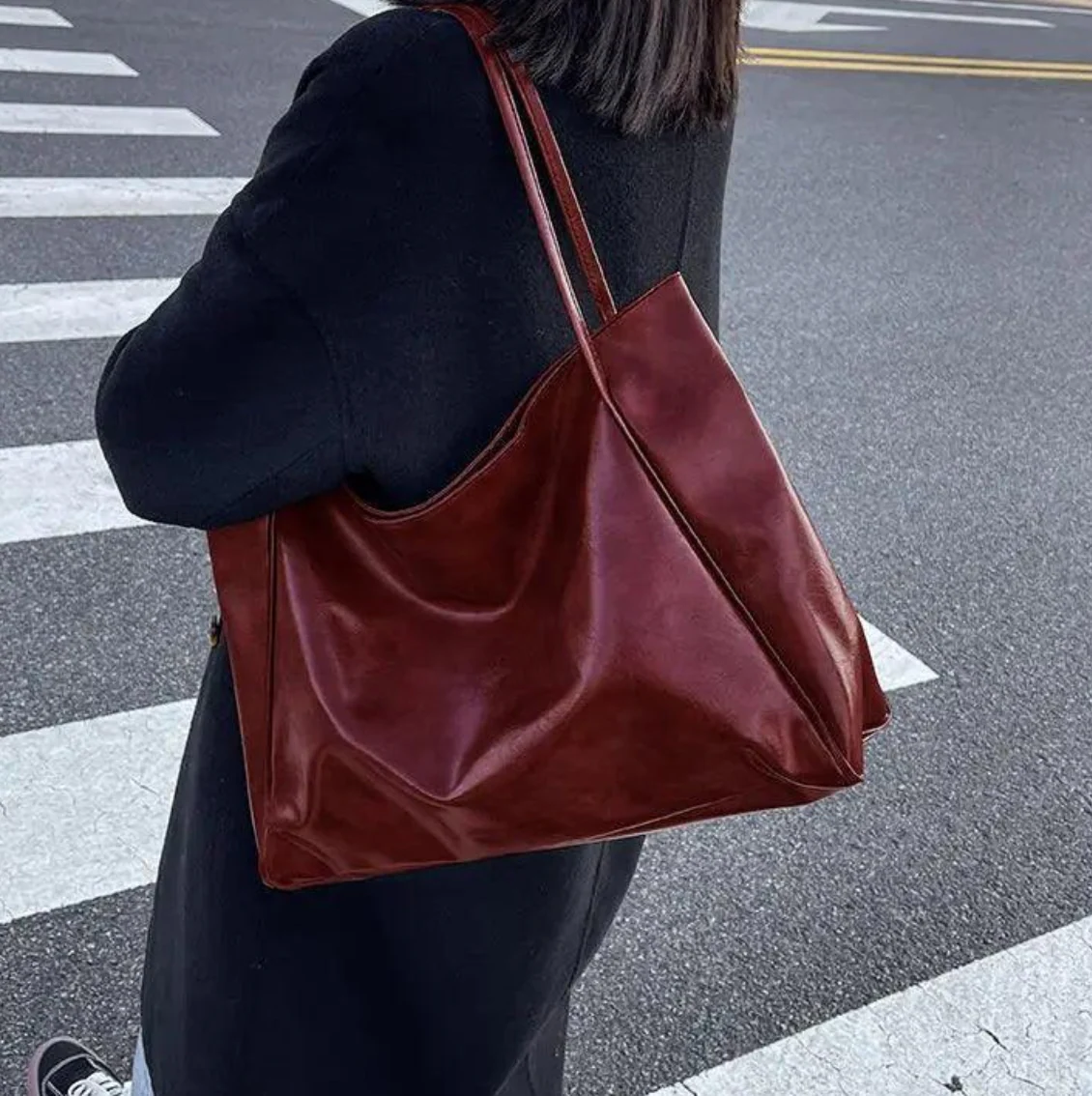 Dianora Travel Handbag - Image 3