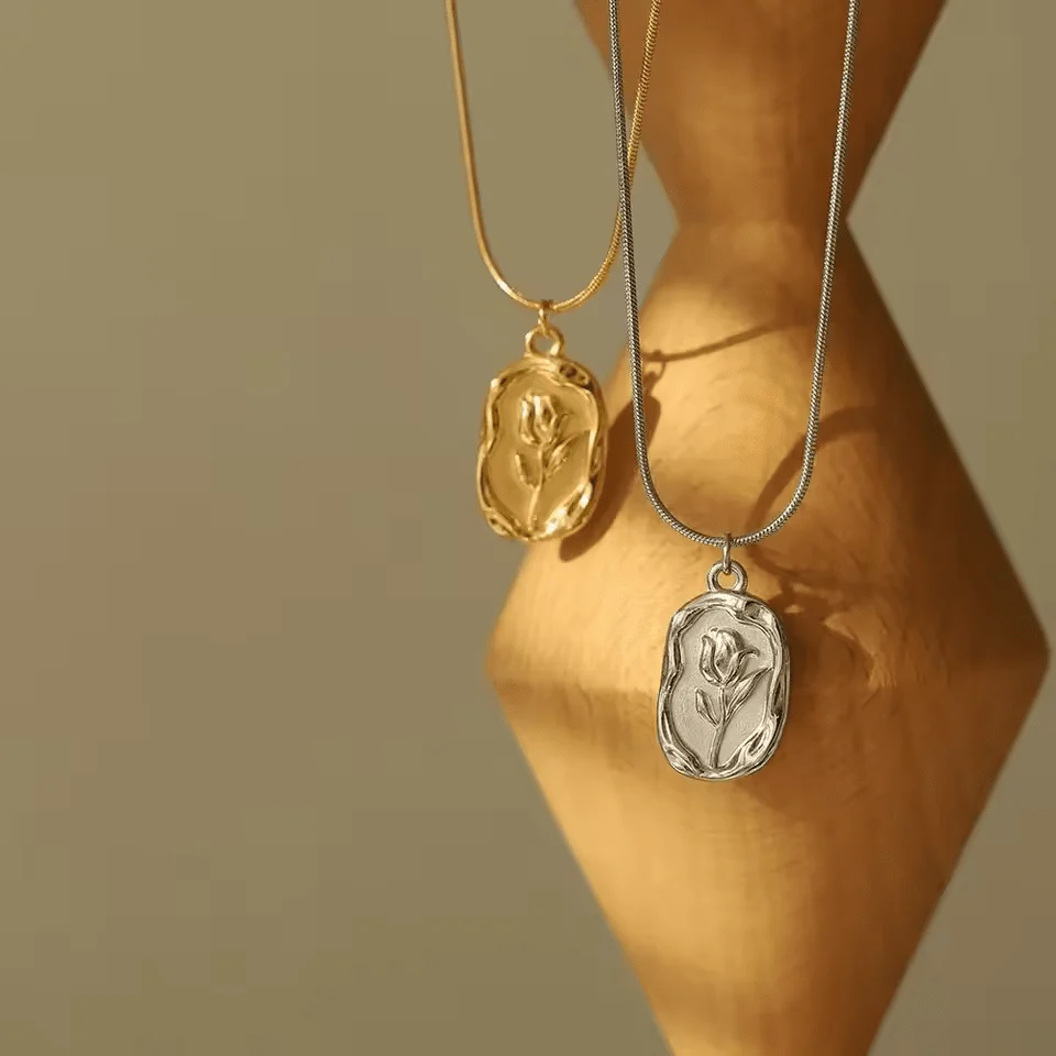 Venere Pendant Necklace - Image 2